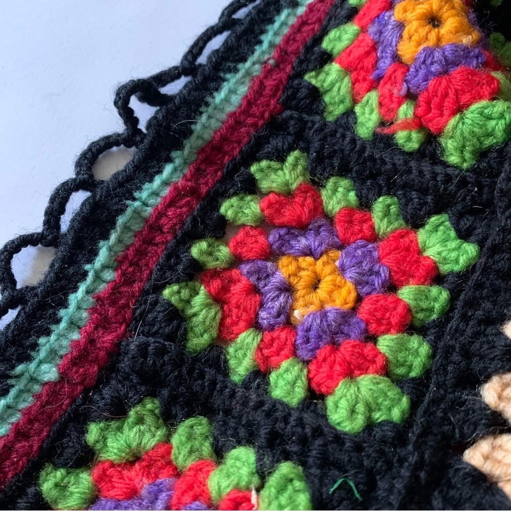 v i n t a g e :: Large Granny Square Crochet Blanket Throw Afghan - Picture 9 of 15